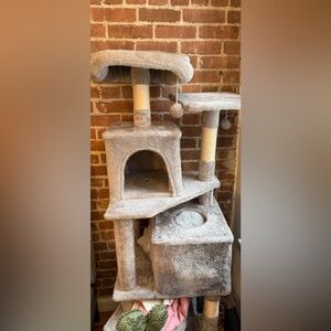 Plush 4 Level Cat Tree in Grey (up to 3 cats) & Cactus Cat Scratcher (Like New)